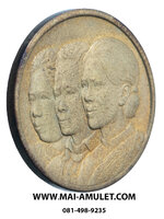 เหรียญ 3 องค์สภานายิกา สภากาชาดไทย เนื้อทองเหลือง รพ. จุฬาฯ สภากาชาดไทย จัดสร้าง ปี 2529 ครับ