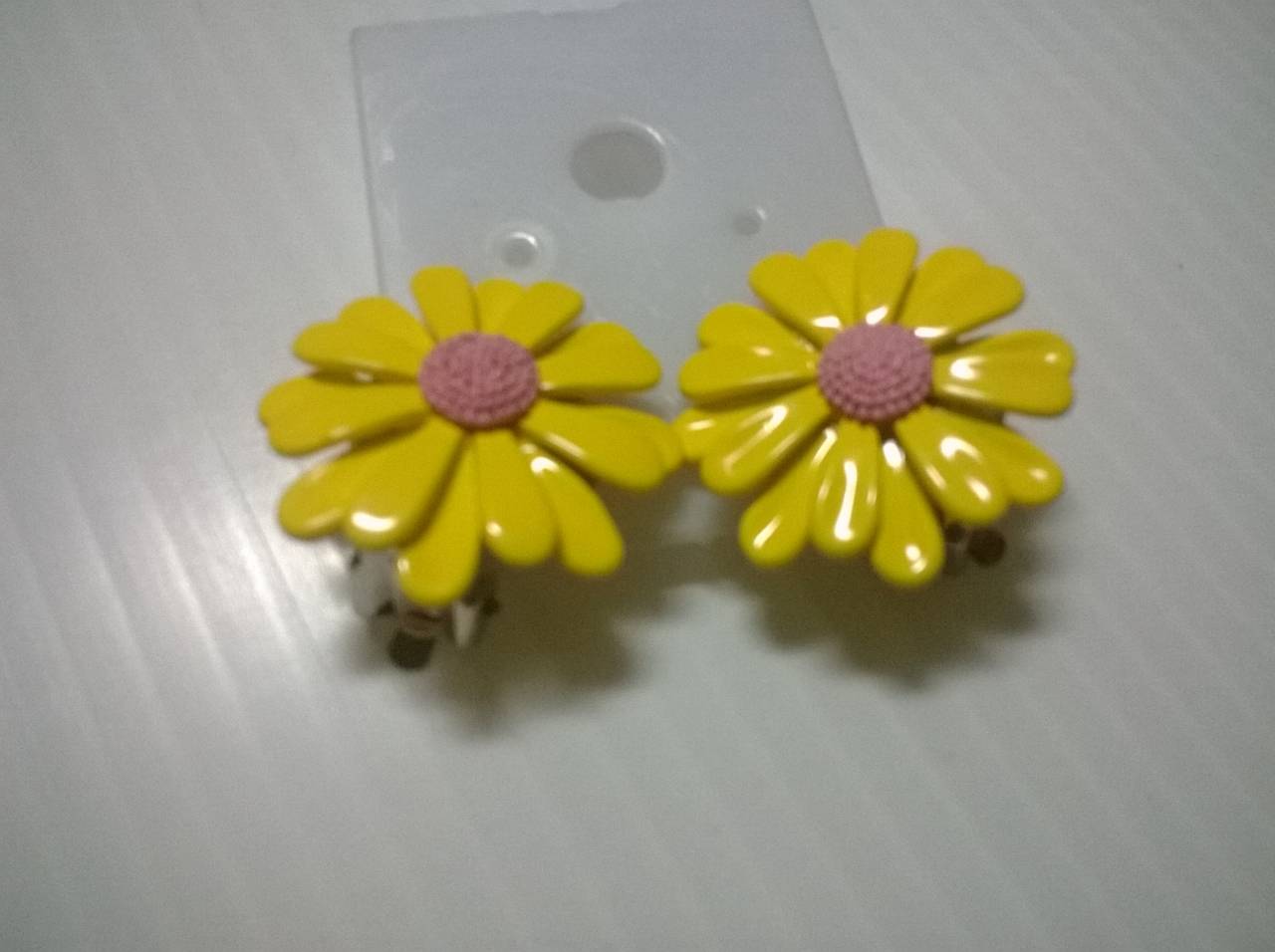 TT57/002ต่างหูสีเหลือง