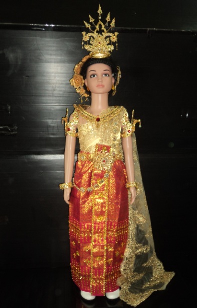ชุดไทย(งานปัก)สีบานเย็นแดงสไบทองเด็กขนาดเอว 20-25นิ้ว ยาวผ้าถุง 24นิ้ว ราคานี้ไม่รวมเครื่องประดับ