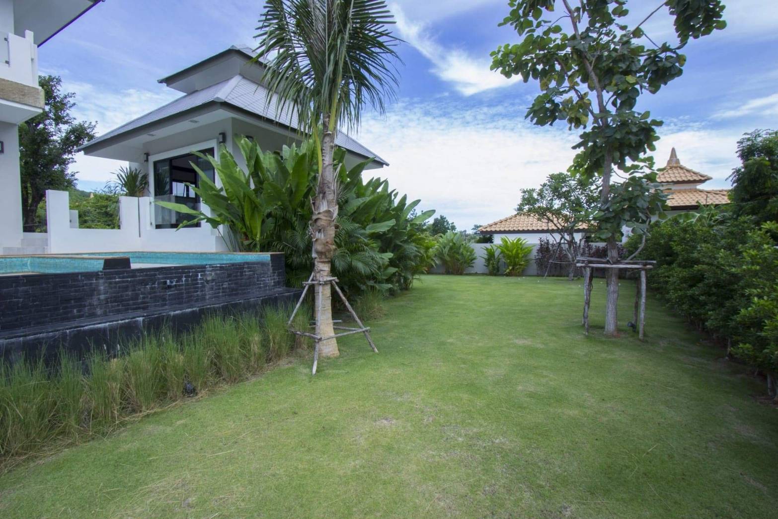 ขาย-บ้านเดี่ยว 2 ชั้น ซอยหัวหิน122ถ.คอนกรีตถึงบ้าน เป็นบ้านสร้างเองไม่มีส่วนกลาง กึ่งคฤหาสใหญ่ อยู่ริมเขา มองเห็นวิวทะเล อ.หัวหิน จ.ประจวบคีรีขันธ์