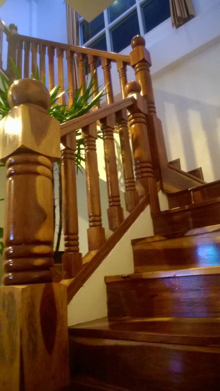 ขายบ้านพร้อมที่ดิน 1 ไร่ 2 งาน 3 ห้องนอน 3 ห้องน้ำ มีแอร์ น้ำอุ่นครบทุกห้อง มีกล้องวงจรปิด 4 ตัว ห่างจากบิ๊กซีขับรถ ประมาณ 5นาที่ถึง อยู่ อ.ตระการพืชผล ถ.อาเซี่ยนเส้น 2050 ไปเข็มราฐ ข้ามลาว เวียดนาม จีน ได้เลย ที่จะอยู่บนเนินสูงวิวสวย บ้านสร้างได้ 1 ปีครึ