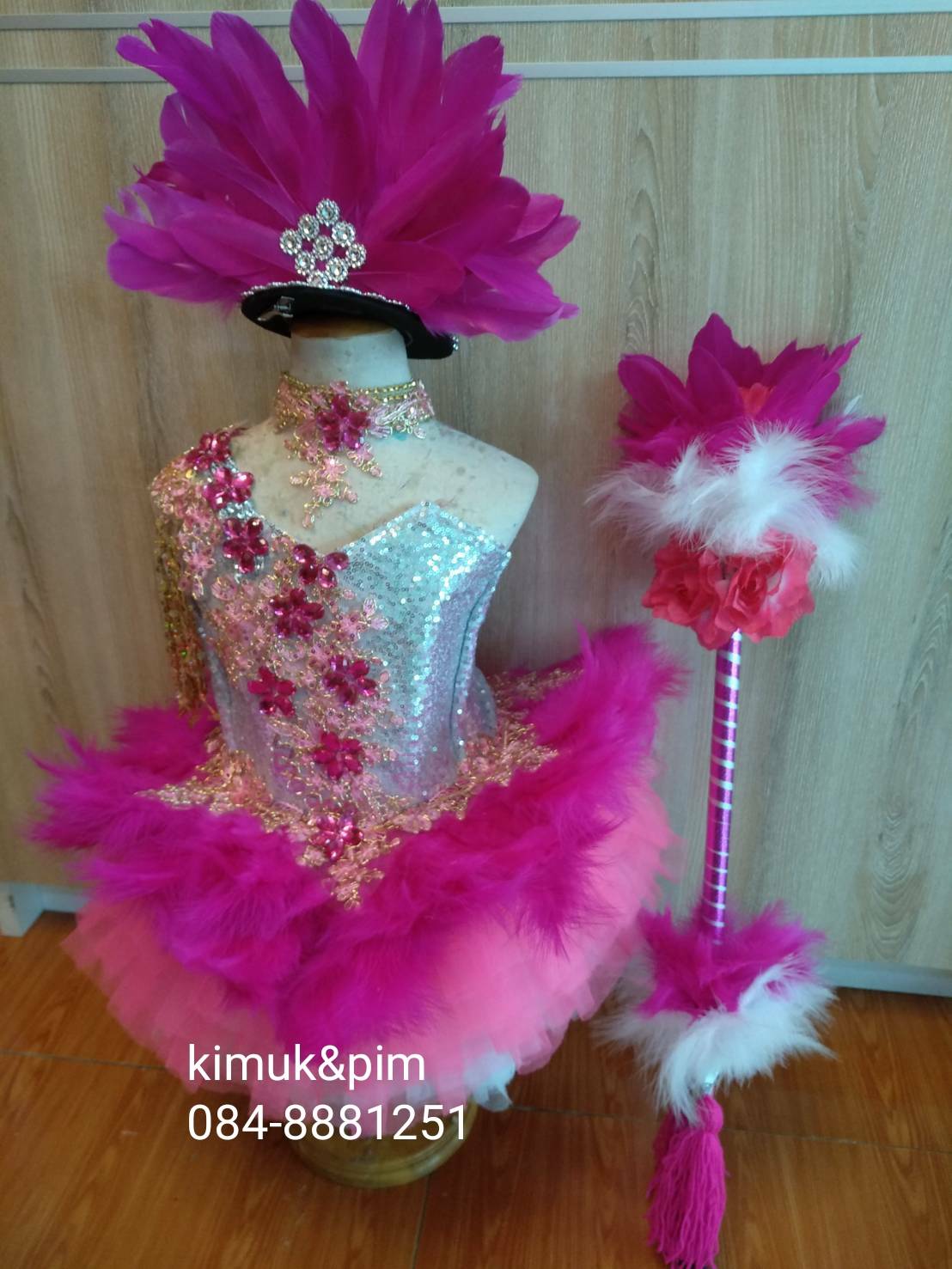 ชุดดรัมเมเยอร์สีชมพูเด็กอนุบาลและประถม ราคานี้มี หัว สร้อย ต่างหู ไม้ดรัมเมเยอร์