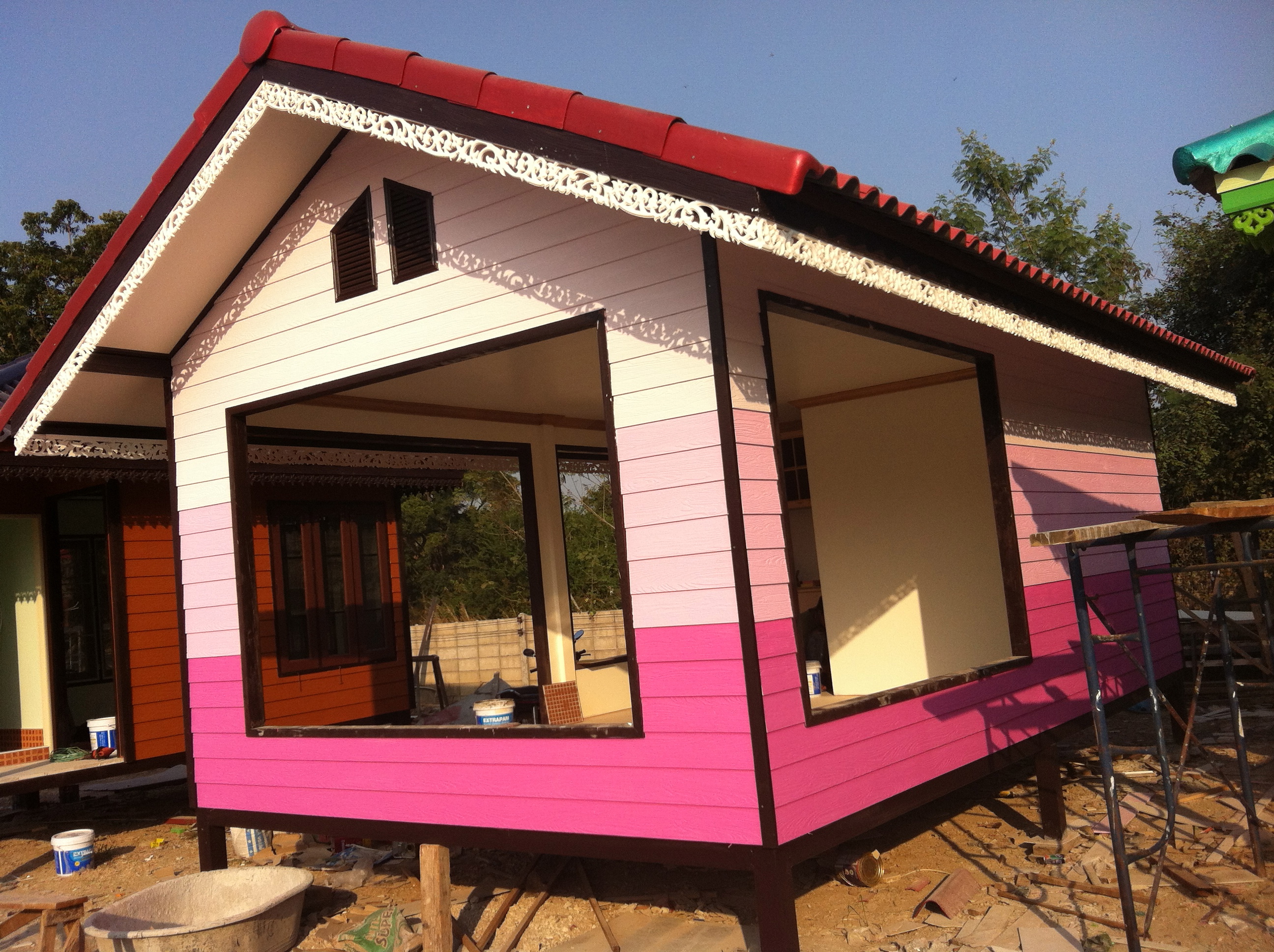 บ้านน็อคดาวน์ทรงปั้นหยา ( OMH-6 ) ขนาด 3.00 x 5.00 เมตร มีเฟอร์นิเจอร์ในครัว