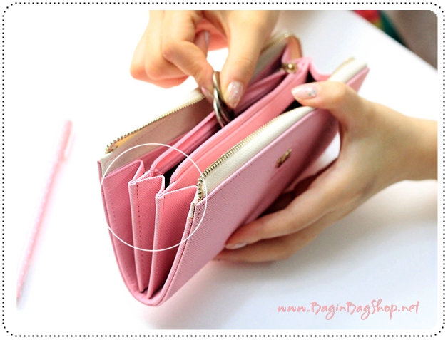 ลด 50% Line Zipper Wallet L