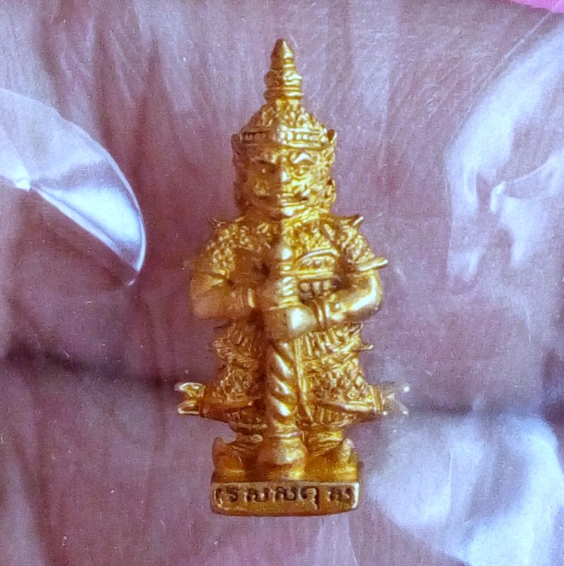 ท้าวเวสสุวรรณ เนื้อทองสตางค์ หลวงพ่อฟู วัดบางสมัคร รุ่นแซยิด ๘๘ โชค ลาภ ฟู ปี 2552 ปลุกเสก 3 ธันวาคม 2552 รูปทรงสวยงาม No.2996 มีการตอกโค้ด+หมายเลข2996 ที่ใต้ฐานองค์พระ พระยังไม่ผ่านการใช้งาน สภาพสวยงามมาก น่าบูชา เก็บได้ขอให้รีบเก็บ บูชาพร้อมกล่องวัดเเท้