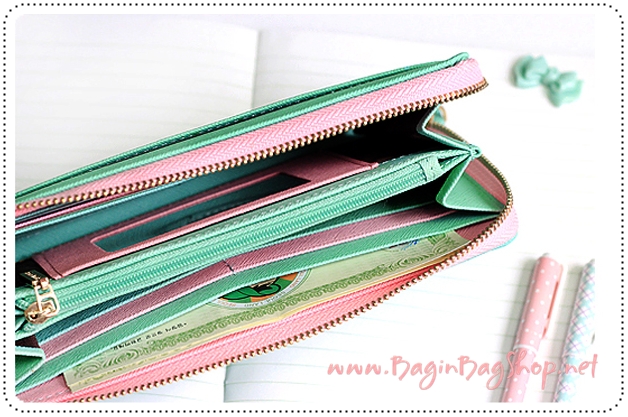 ลด 50% Line Zipper Wallet L