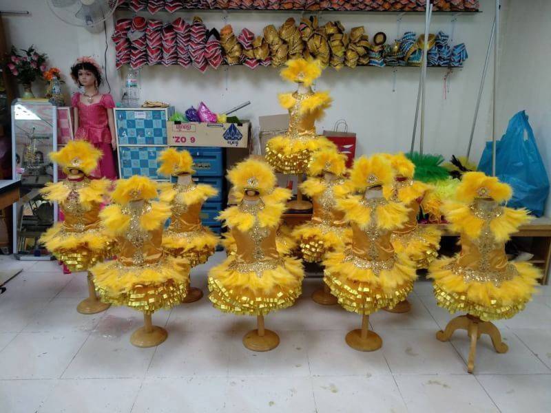ชุดดรัมเมเยอร์เด็กอนุบาลและประถมสีเหลือง ราคานี้เป็นราคาชุดและหมวก