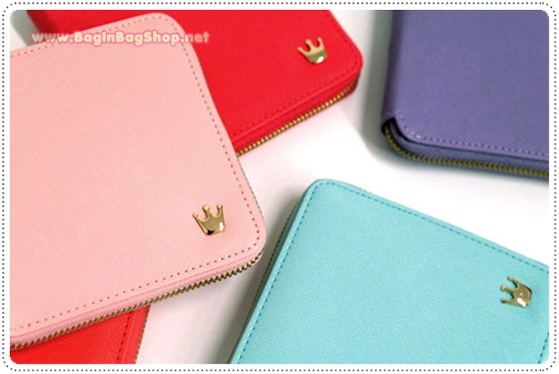 ลด 50% Crown Zipper Wallet