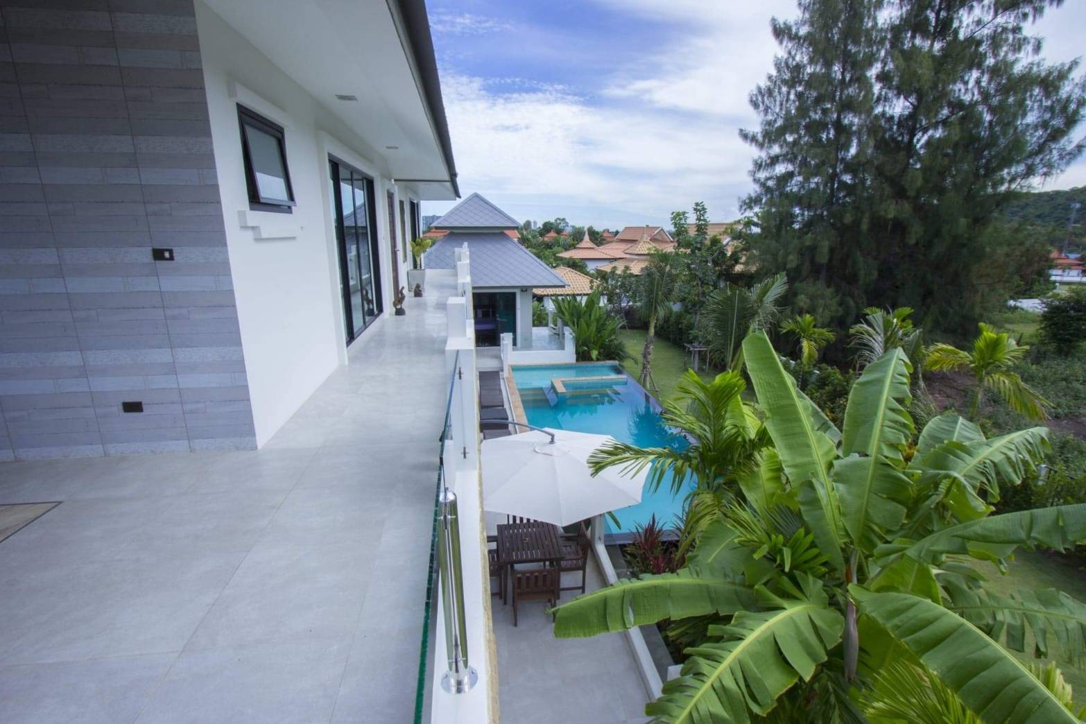 ขาย-บ้านเดี่ยว 2 ชั้น ซอยหัวหิน122ถ.คอนกรีตถึงบ้าน เป็นบ้านสร้างเองไม่มีส่วนกลาง กึ่งคฤหาสใหญ่ อยู่ริมเขา มองเห็นวิวทะเล อ.หัวหิน จ.ประจวบคีรีขันธ์