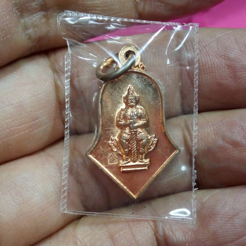 ท้าวเวสสุวรรณ เหรียญจำปี ตอกโค๊ต ปี2552 พิมพ์เล็ก อยู่ในซีลเดิม หลวงพ่ออิฏฐ์ วัดจุฬามณี จ.สมุทรสงคราม พร้อมคาถาบูชาจากวัดแท้ๆ องค์ที่2