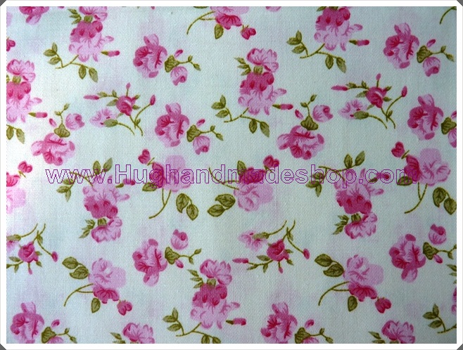 ผ้าคอตตอนสีครีมลายดอกไม้สีชมพู