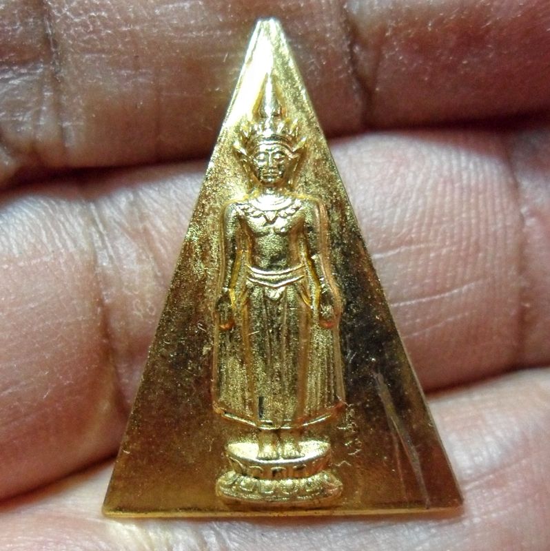 เหรียญพระพุทธเจ้าเปิดโลก ญสส. จัดสร้างถวายโดย ผู้ว่าการรถไฟและผู้ว่าการประปานครหลวง ปี2542 เนื้อโลหะกะไหล่ทอง บรรจุตลับวัดแท้ๆ ปลุกเสก ณ.วัดบวรฯ โดยสมเด็จพระสังฆราช และพระเกจิอีกหลายรูป องค์ที่3