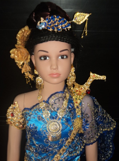 ชุดไทยเด็กอนุบาล-ประถมสีน้ำเงินทองผ้าไหมเกษตร ราคานี้ไม่รวมเครื่องประดับ