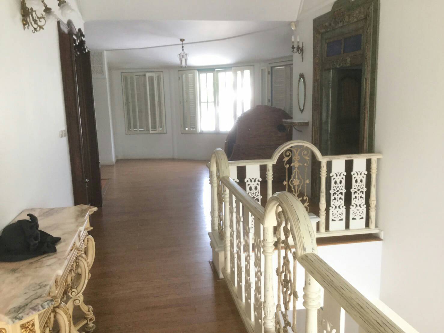 บ้านเดี่ยว2ชั้น พื้นที่ 5-0-84ไร่ คฤหาสน์ติดแม่น้ำเจ้าพระยาปทุมธานี ขายคฤหาสน์ ห้องแอร์ทั้งหมด มี 5 ห้องนอนและห้องน้ำในตัว ห้องรับแขก ห้องพักผ่อน เรือนริมน้ำ ตั้งอยู่ ถนนสวนพริกไทย-วัดเสด็จเชียงรากใหญ่ ต.บ้านกระแชง อ.เมือง จ.ปทุมธานี ใกล้ทางด่วนขึ้นได้ 3