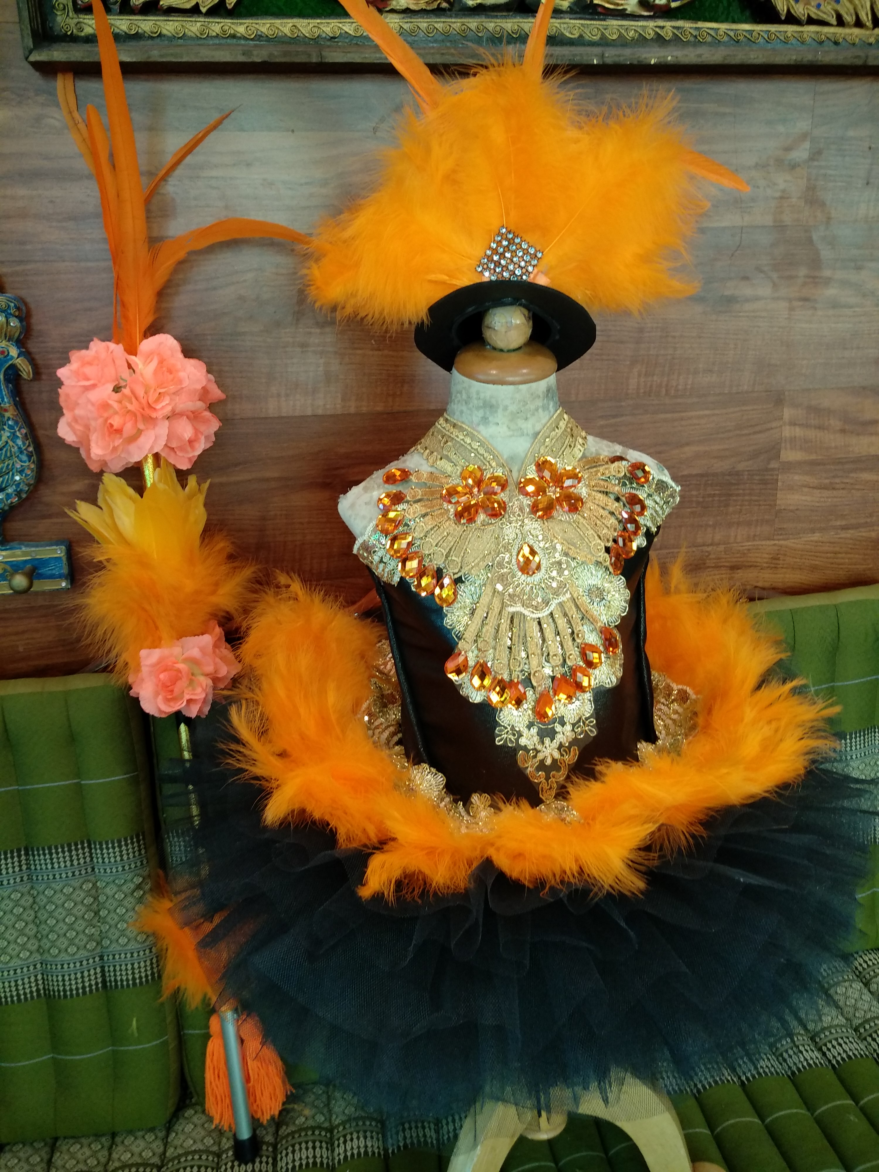 ชุดดรัมเมเยอร์สีส้มดำอนุบาลและประถม