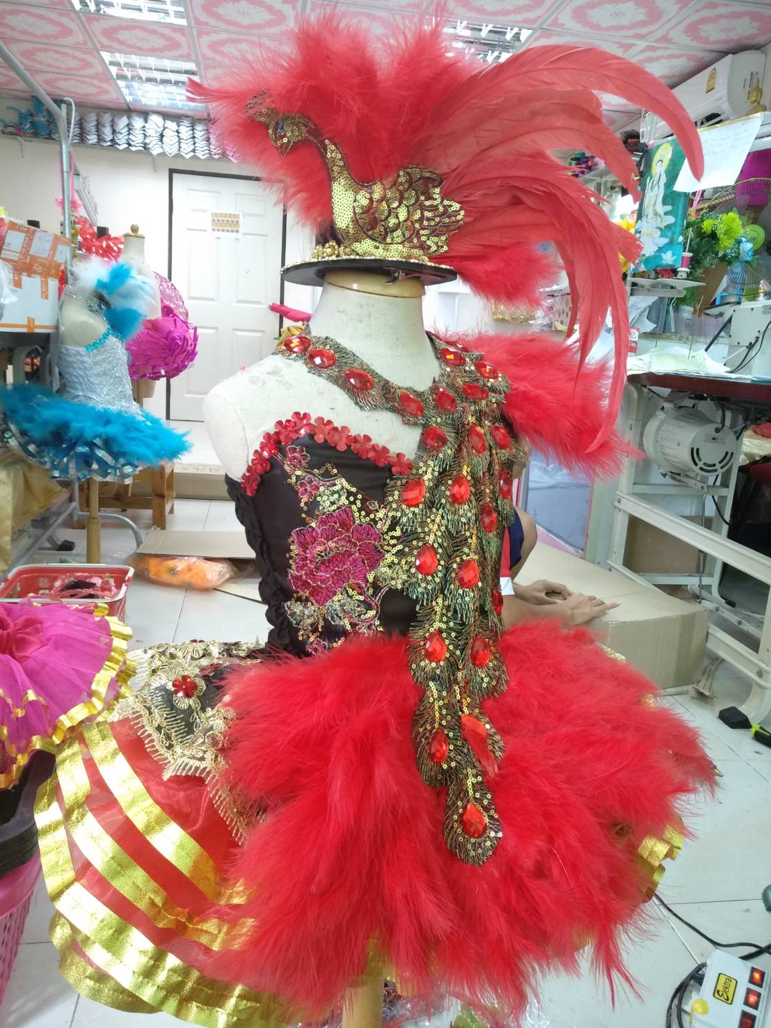 ชุดดรัมเมเยอร์เด็กอนุบาลสีแดงดำ หมวก สร้อย ต่างหู