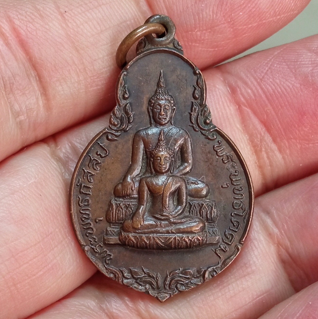เหรียญพระพุทธกัสสป - พระพุทธโคดม วัดเสาธงทอง จ.เพชรบุรี สร้าง ปี 2523 เนื้อทองแดง