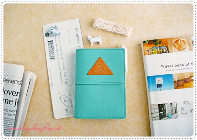 Triangle Humming Passport Case