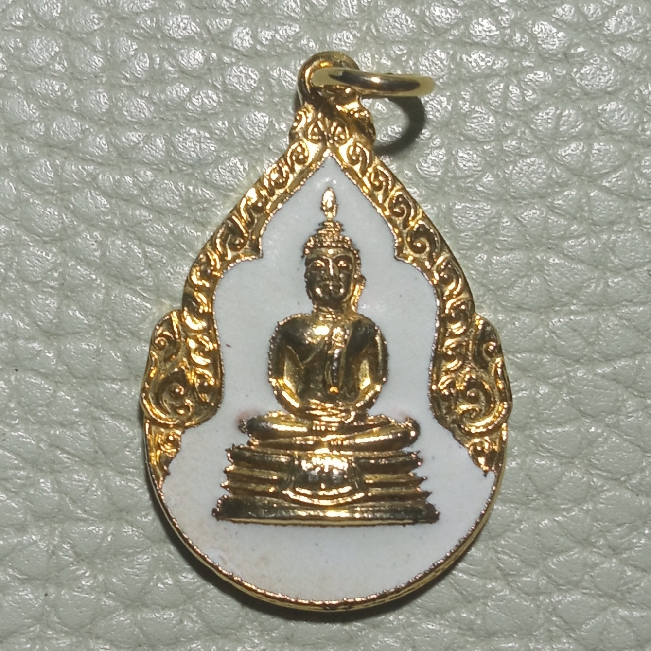 หลวงพ่อโสธร วัดโสธรวรารามวรวิหาร จ.ฉะเชิงเทรา ที่ระลึกงานสมโภชน์กรุงรัตนโกสินทร์ 200 ปี พ.ศ. 2525 เนื้อกะไหล่ทองลงยาสีขาว รหัส465