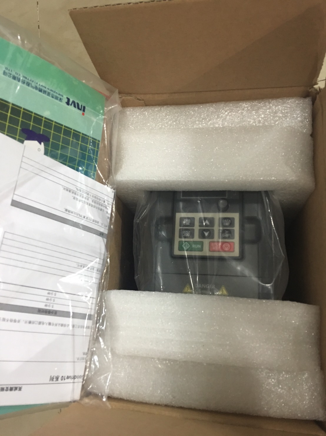 ขาย INVERTER INVT ไฟเข้า 200-220 VOLT INPUT ใช้ไฟบ้านได้ OUTPUT 1.5KW 0-400 HZ
