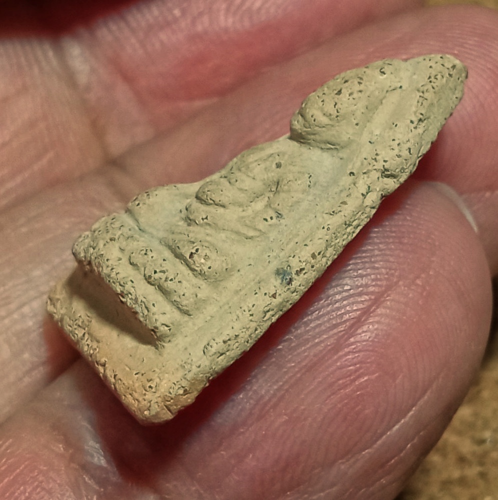 พระพุทธโธน้อย พิมพ์เล็กหน้าตุ๊กตา หลังยันต์พุทธโธ ชัดเจน เนื้อดินผสมผง แม่ชีบุญเรือน สร้างปี 2494 เก่ามาก แก่มวลสาร พุทธคุณเสริมดวงเสริมบารมี ป้องกันอันตรายต่างๆ หนุนดวงกลับร้ายเป็นดี เมตตาโชคลาภ ค้าขายดี อธิษฐานทำน้ำมนต์ศักดิ์สิทธิ์ดีนักแล บูชาแล้วเจริญ