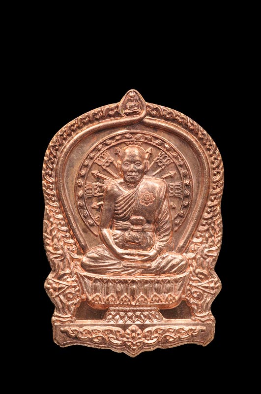 เหรียญนั่งพาน ชนะมาร รุ่นแรก เนื้อทองแดง หลวงพ่อจรัญ จิตธมโม (พระธรรมสิงหบุราจารย์) วัดอัมพวัน จ. สิงห์บุรี สร้างปี 2554 ทุกเหรียญสภาพเก็บ ไม่ผ่านการใช้ กล่องเดิมแท้