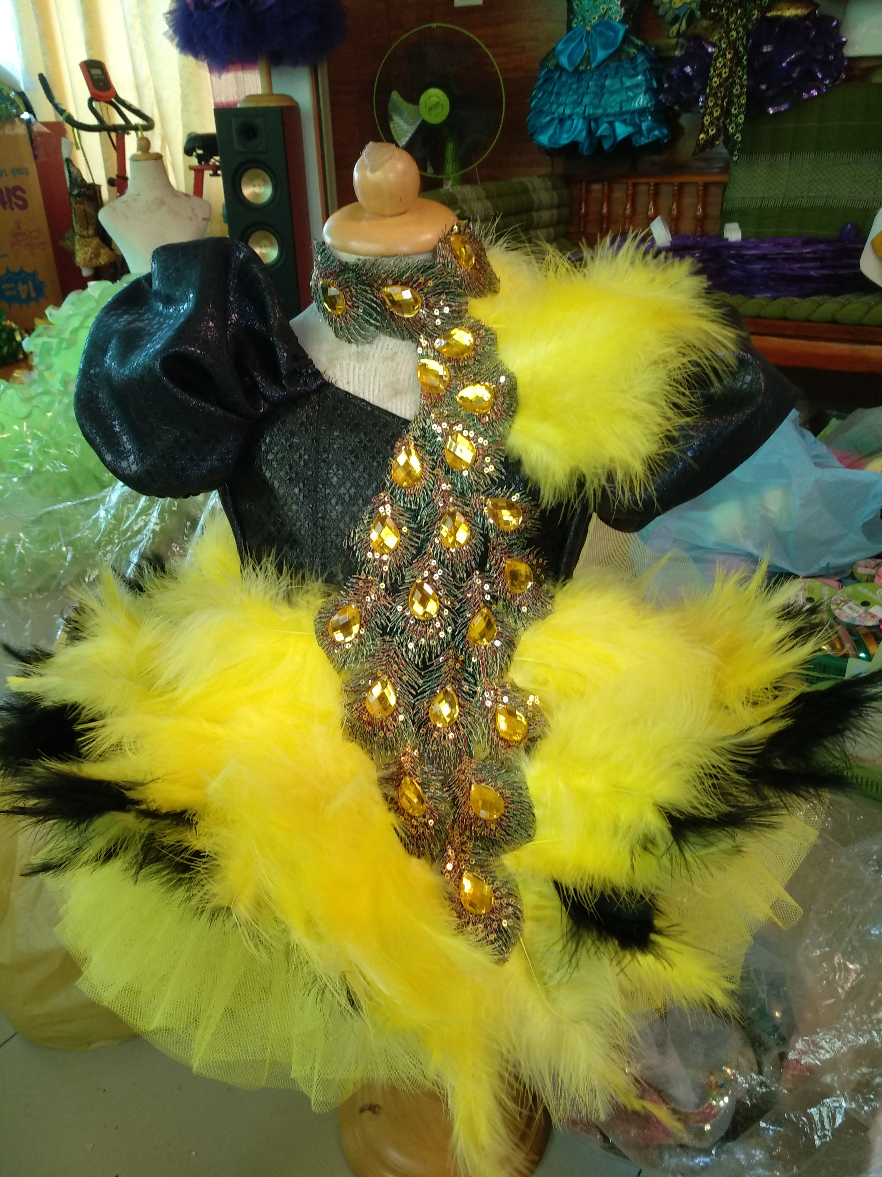 ชุดดรัมเมเยอร์สีเหลืองดำอนุบาลและประถม