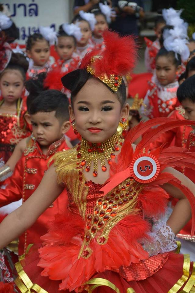 ชุดดรัมเมเยอร์เด็กอนุบาลและประถมสีแดง