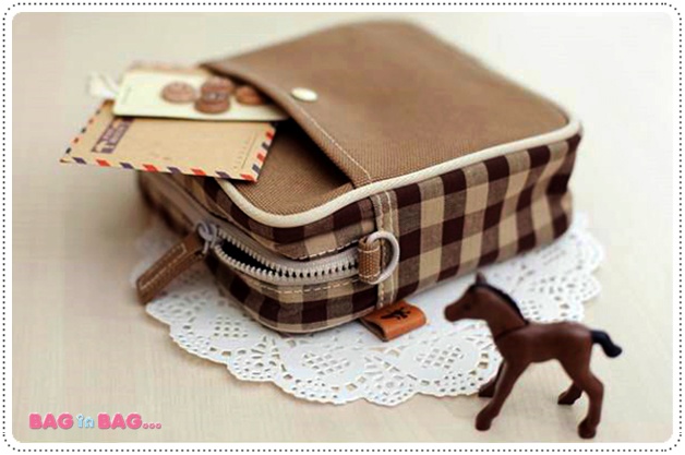 Daily Check Cross Bag กระเป๋าสะพายเฉียงใบเล็ก