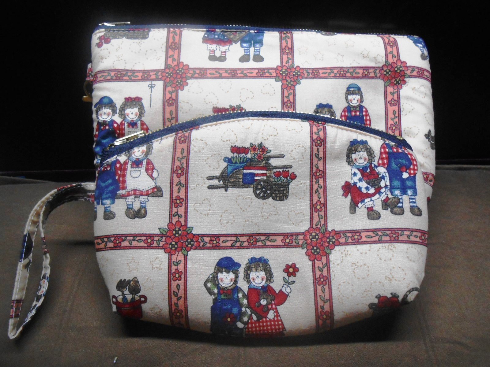 กระเป๋าลายคนคู่