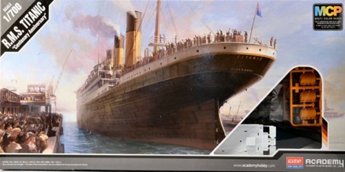 AC14214 R.M.S. TITANIC 1/700