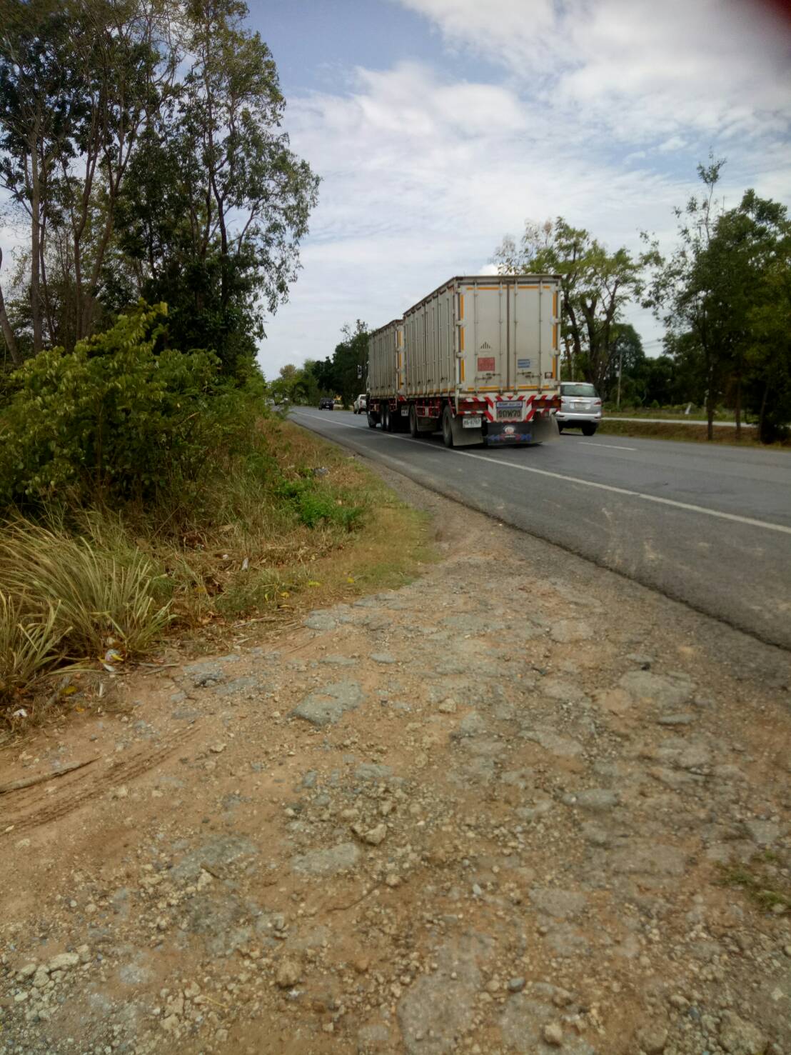 ขาย-ที่ดินเปล่า จำนวน2500ไร่ ถ กบินทร์บุรี-ปักธงชัย(304)ต.งิ้ว อ.ปักธงชัย จ.นครราชสีมา