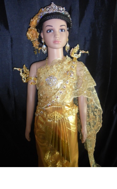 ชุดไทยเด็กอนุบาลและประถมสีทองสไบลูกไม้ดิ้นทองรอบอกไม่เกิน 25นิ้ว สะโพกไม่เกิน24นิ้ว สูงไม่เกิน120Cm มีพร้อมส่งและพรีออร์เดอร์ค่ะราคานี้ไม่รวมเครื่องประดับ