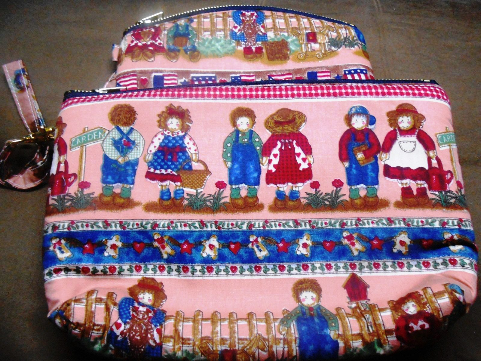 กระเป๋าลายคนคู่