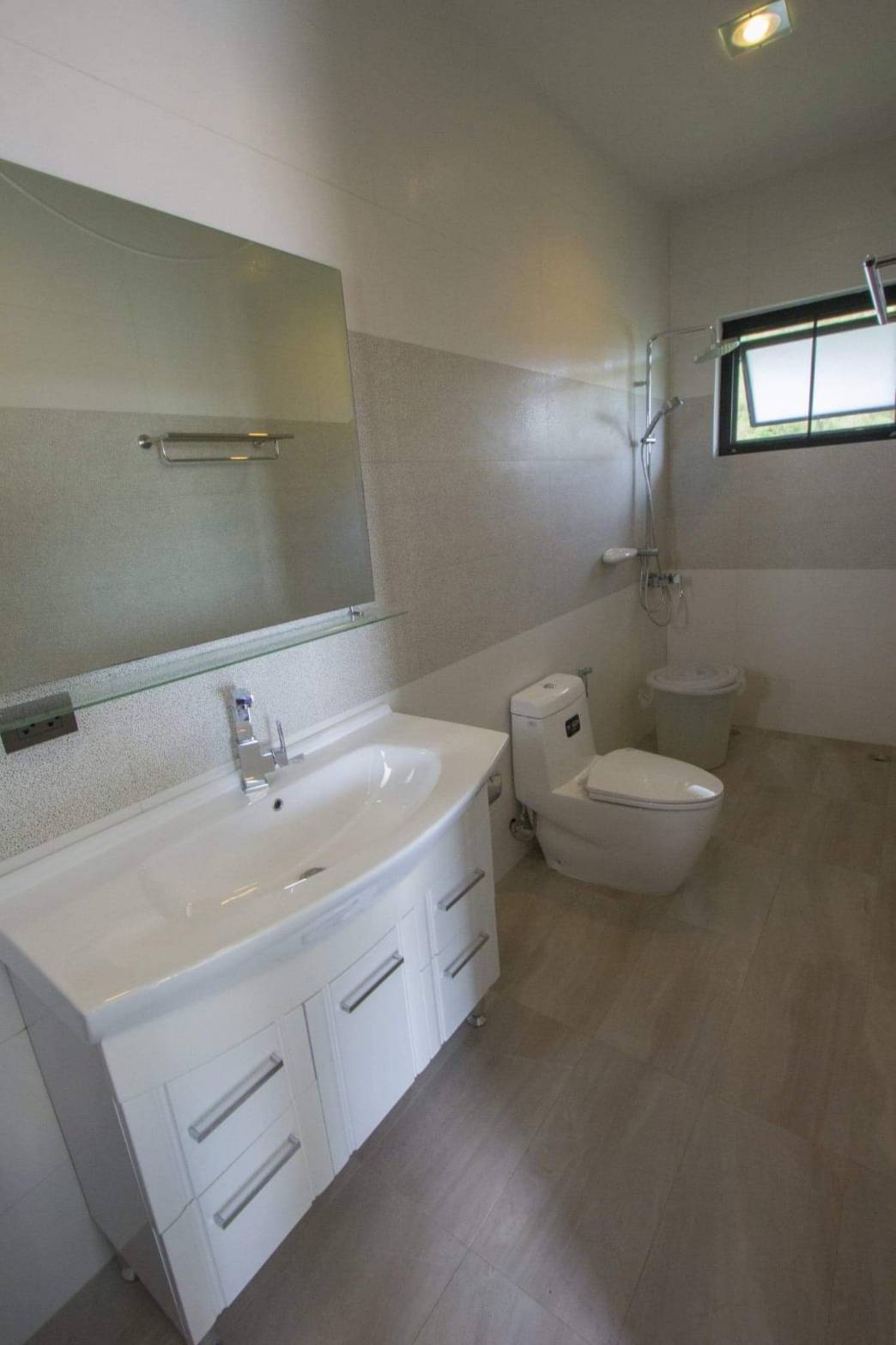 ขาย-บ้านเดี่ยว 2 ชั้น ซอยหัวหิน122ถ.คอนกรีตถึงบ้าน เป็นบ้านสร้างเองไม่มีส่วนกลาง กึ่งคฤหาสใหญ่ อยู่ริมเขา มองเห็นวิวทะเล อ.หัวหิน จ.ประจวบคีรีขันธ์