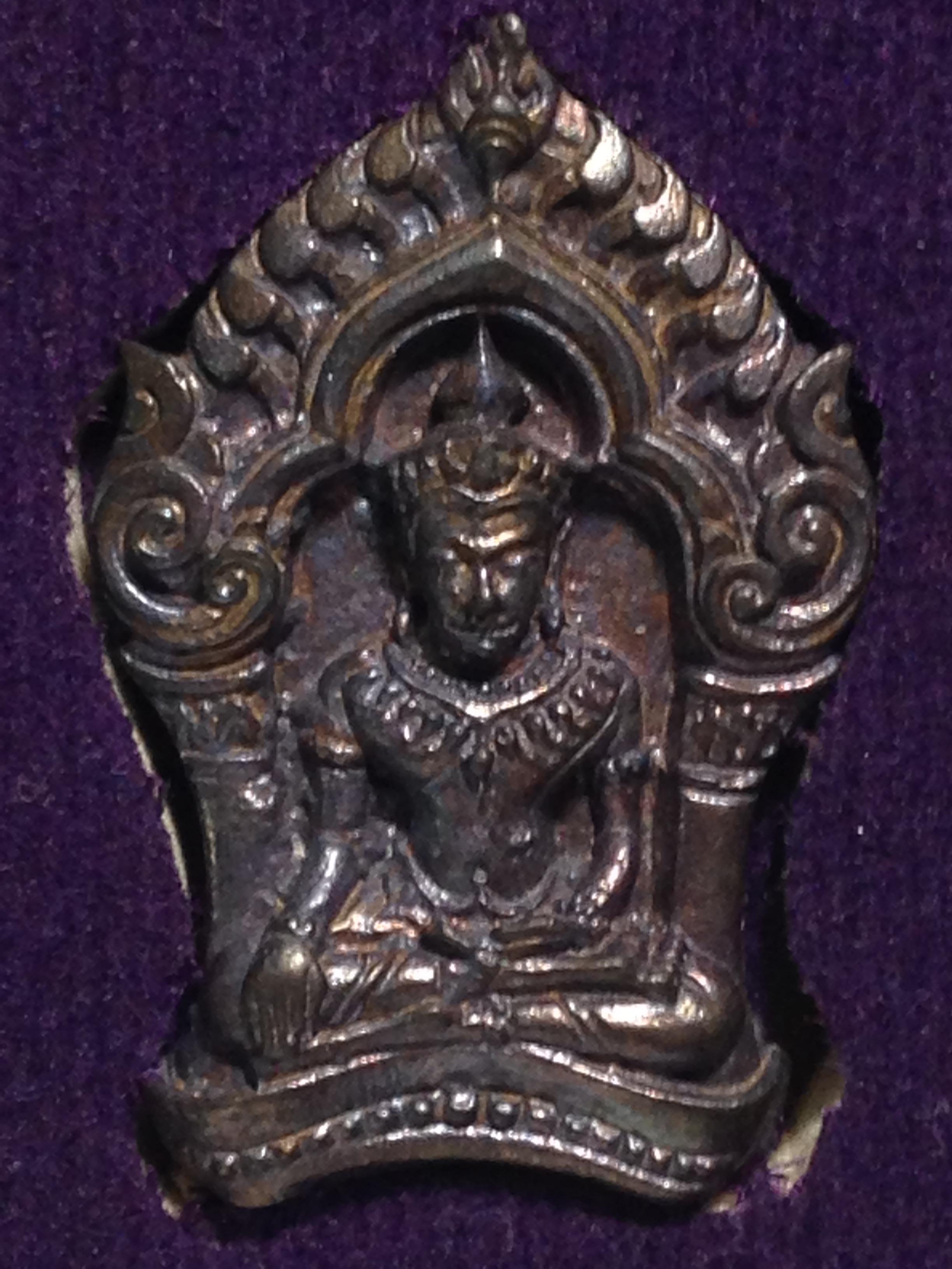 พระยอดขุนพลบ้านค่าย ลพ. สาคร มนุญโญ พิมพ์เล็ก เนื้อนวโลหะ รุ่นแรกปี 2552 จำนวนการจัดสร้าง9999องค์