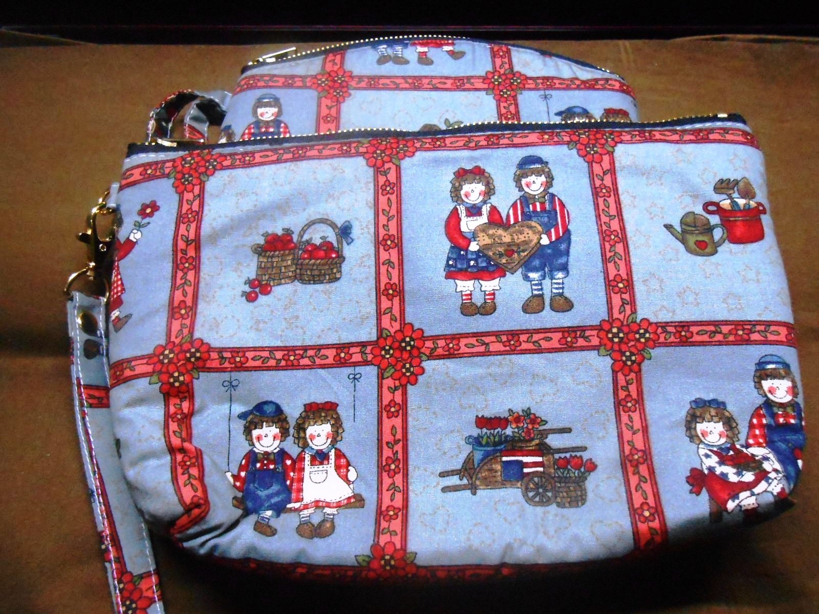 กระเป๋าลายคนคู่