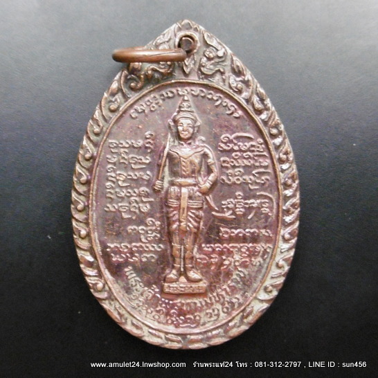 หลวงพ่อบุญเย็น ด้านหน้าเป็น สมเด็จพระเจ้าพรหมมหาราช เชียงใหม่