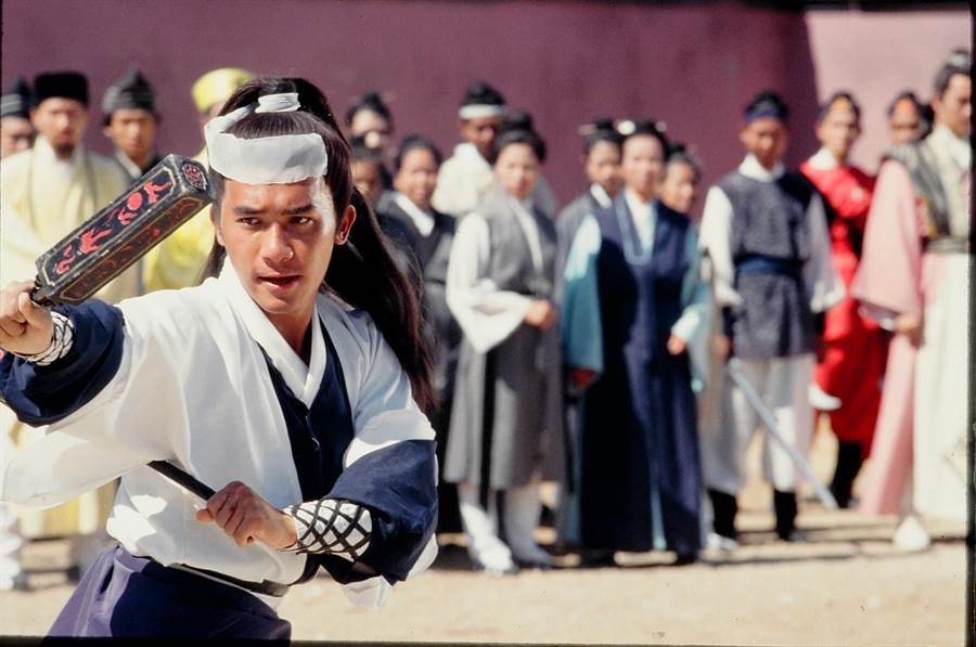 ดาบมังกรหยก เทพบุตรมังกรฟ้า 1986 ,เหลียงเฉาเหว่ย,หลีเหม่ยเสียน,เติ้ลชุ่ยเหวิน,เยิ่นต๊ะหัว