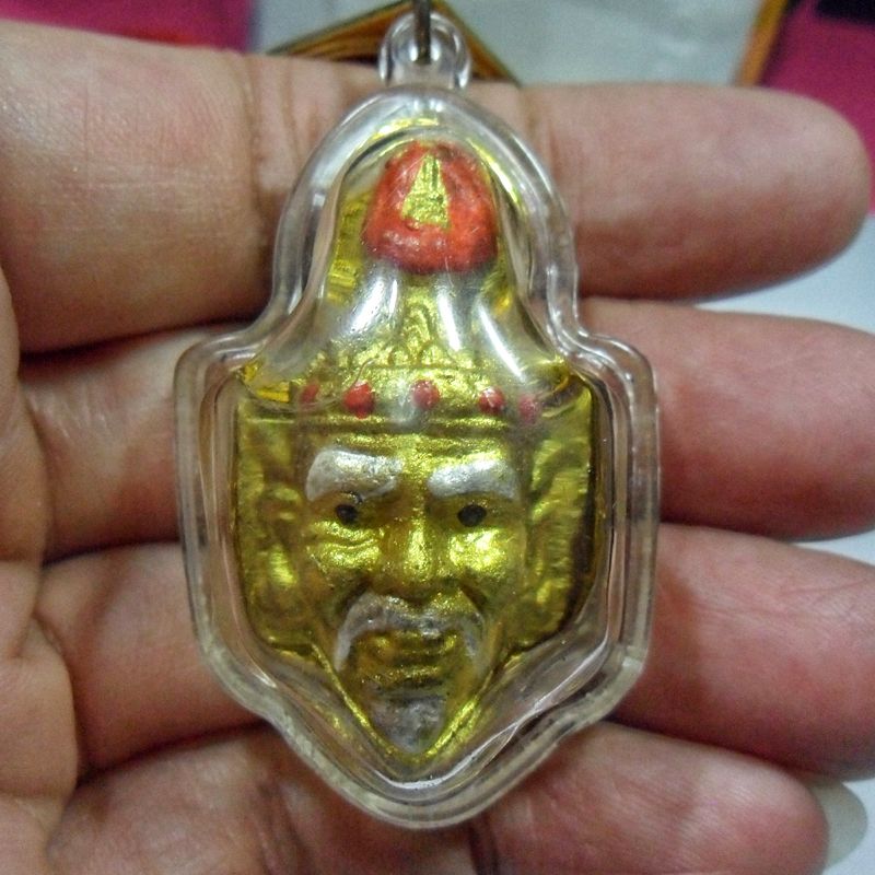 เศียรพ่อแก่,มหาฤาษี วัดหัวกระบือ เพ้นท์สี ทาทอง +เลี่ยมกรอบ+สายคล้องหน้ารถ ปี2555 เดิมจากวัดสวยมาก