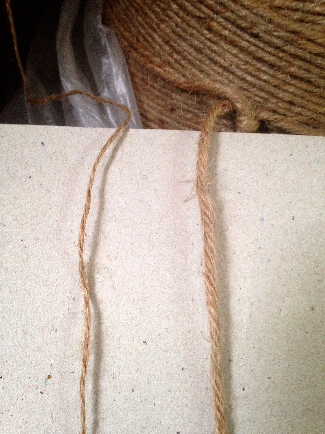 เชือกกระสอบป่าน (เส้นเล็ก/ใหญ่) พันแกน ขนาด 5 kg