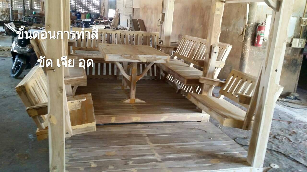 ( รหัส E2-รั้วรอบ ) ศาลา ไม้สัก สีด้าน หลังคาสีน้ำตาล ทรงไทย เสาเหลี่ยมเอียง มีประตูรั้วกั้นรอบเสา / ขนาด 2.40x2.240x3.00 เมตร