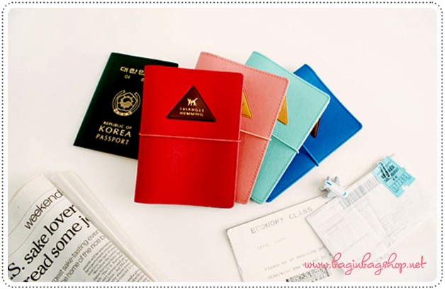 Triangle Humming Passport Case