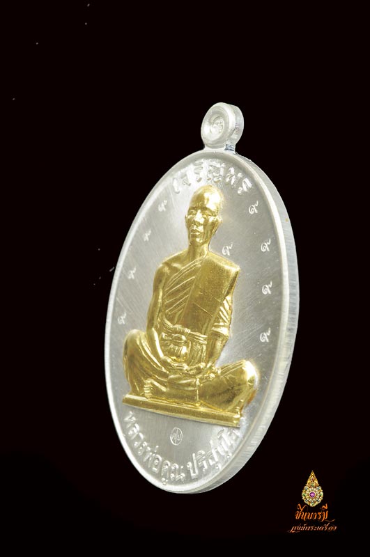 หลวงพ่อคูณ เหรียญปั้มเจริญพร19 เนื้อเงินหน้าทองคำ โค๊ต๙ สุดยอดความหายาก ......สวยงาม สมคำล่ำลือ