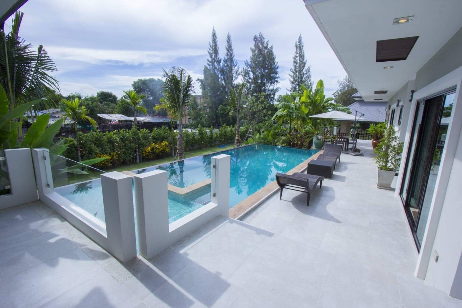 ขาย-บ้านเดี่ยว 2 ชั้น ซอยหัวหิน122ถ.คอนกรีตถึงบ้าน เป็นบ้านสร้างเองไม่มีส่วนกลาง กึ่งคฤหาสใหญ่ อยู่ริมเขา มองเห็นวิวทะเล อ.หัวหิน จ.ประจวบคีรีขันธ์