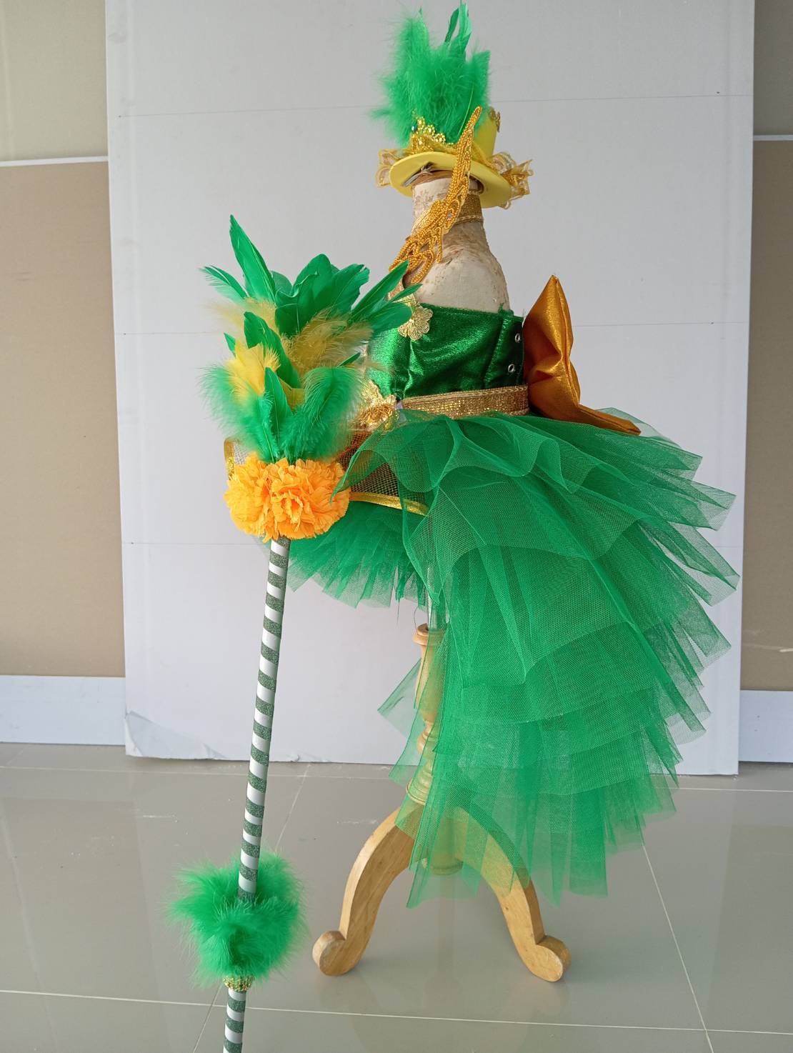 ชุดดรัมเมเยอร์สีเขียวอนุบาลและประถม