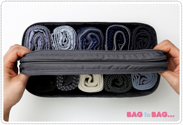 Underwear Divided Pouch กระเป๋าสำหรับเก็บกางเกงชั้นในและถุงเท้าพกพา