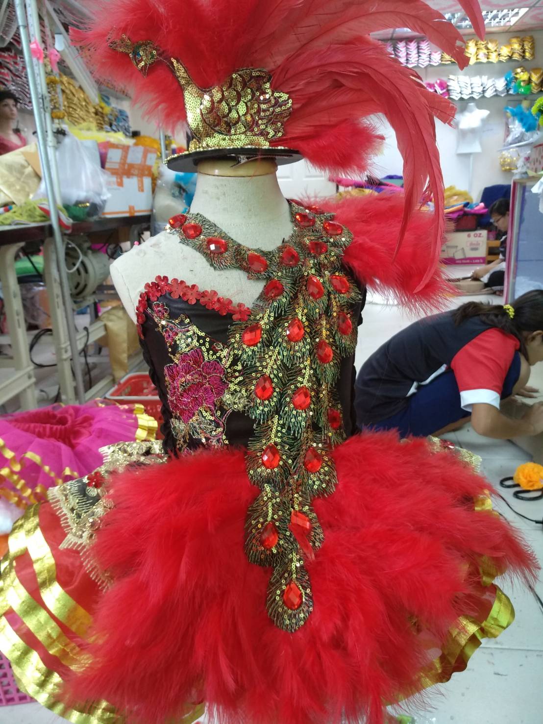 ชุดดรัมเมเยอร์เด็กอนุบาลสีแดงดำ หมวก สร้อย ต่างหู