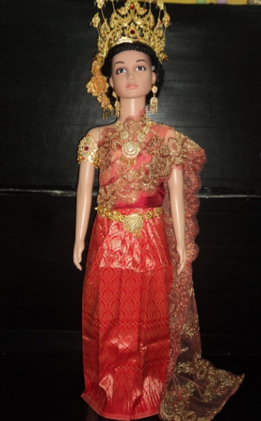 ชุดไทยสีแดงเอว19นิ้ว-22นิ้ว ราคานี้ไม่รวมเครื่องประดับ