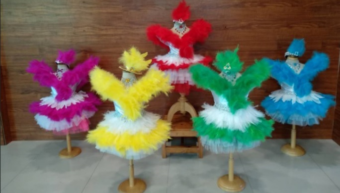 ชุดดรัมเมเยอร์เด็กอนุบาลและประถม คละสี ราคานี้เป็นราคาชุดอย่างเดียว ไม่มีเครื่องประดับ